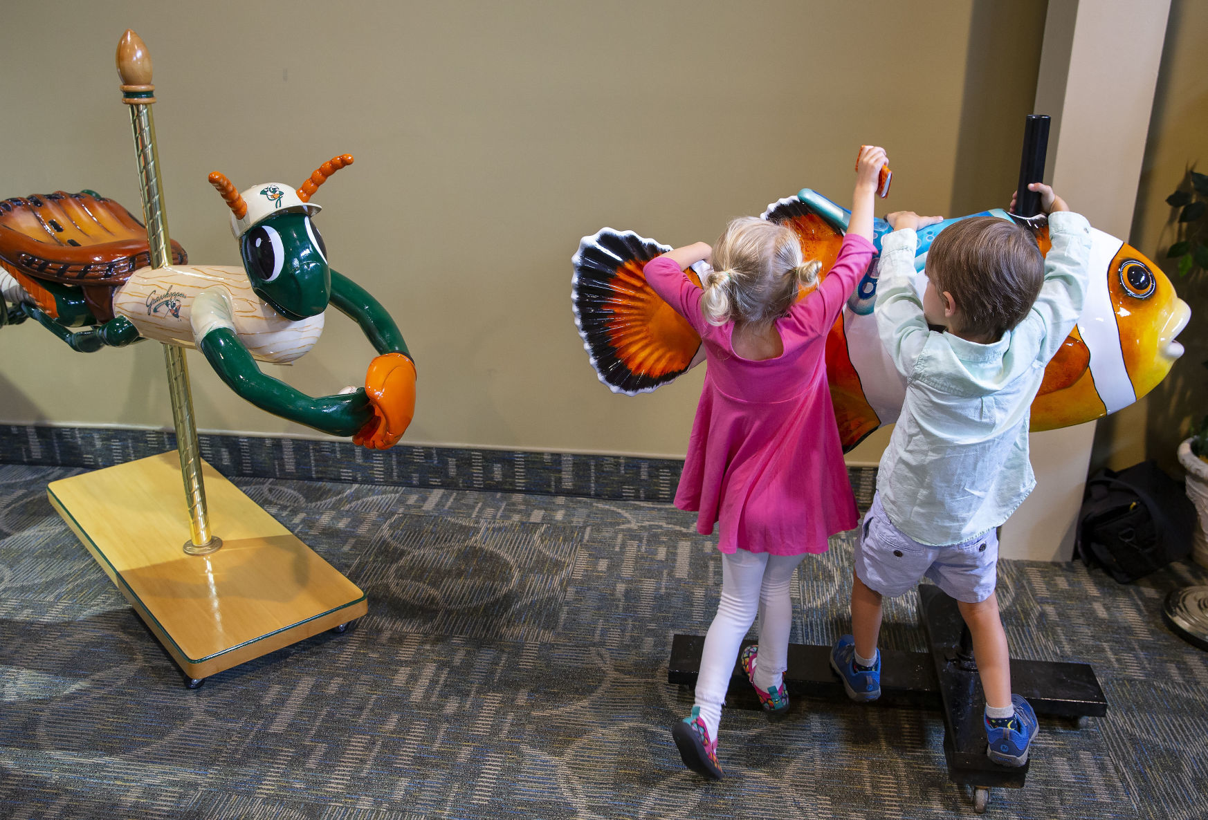 20180613g_nws_carousel_climbing (copy)